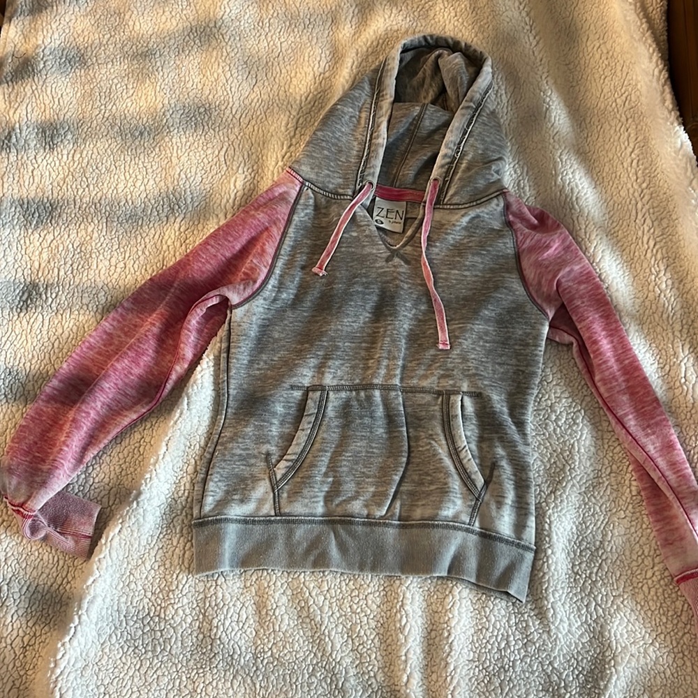 Boutique, Zen, size Small, V neck hoodie—OBO